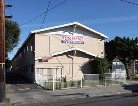 Clara in Cudahy, CA - Building Photo