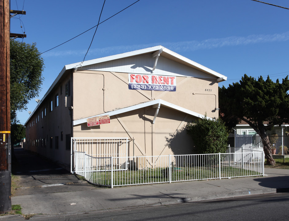 Clara Apartments in Cudahy, CA - Foto de edificio