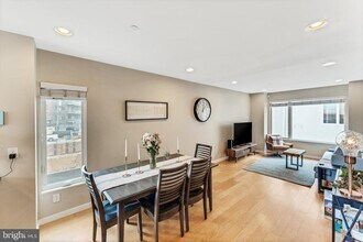 211 Brown St in Philadelphia, PA - Building Photo - Building Photo