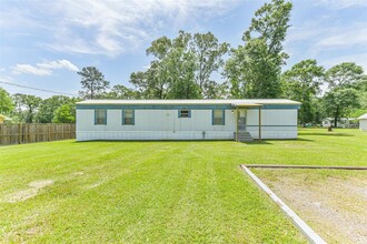 25386 Bates Rd in Splendora, TX - Foto de edificio - Building Photo