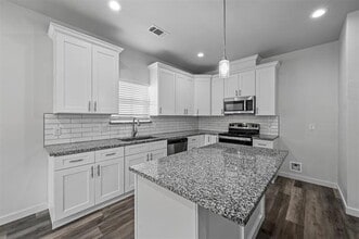 517 E Heron St in Denison, TX - Building Photo - Building Photo