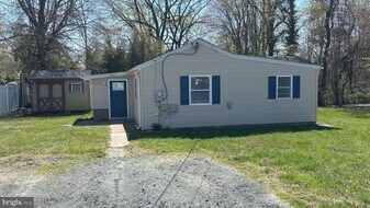 7703 Dover Rd in Glen Burnie, MD - Building Photo