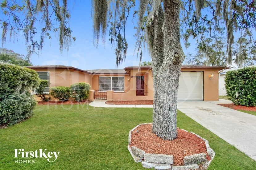 7820 Chalafonte Dr in Port Richey, FL - Building Photo
