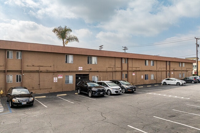 Carson Palms Apartments in Carson, CA - Foto de edificio - Building Photo