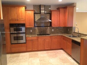 236 Cameron Dr in Weston, FL - Building Photo - Building Photo