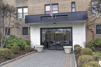 77 Bronx River Rd in Yonkers, NY - Building Photo - Building Photo