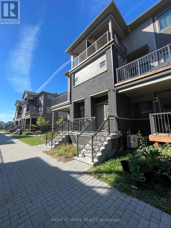 232 Anyolite Private in Ottawa, ON - Building Photo - Building Photo