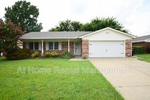 1608 S 1st Pl in Broken Arrow, OK - Building Photo