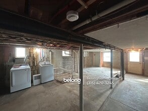 33 Lansingville Rd in Lansing, NY - Foto de edificio - Building Photo