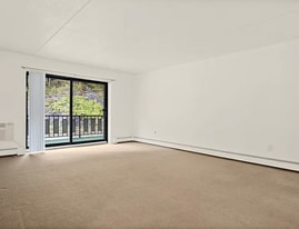 80 N Warren St, Unit 36 in Woburn, MA - Building Photo