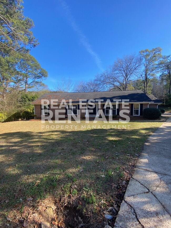 property at 514 Country Club Pl