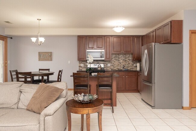 1222 W Belmont Ave, Unit 2 in Chicago, IL - Building Photo - Building Photo