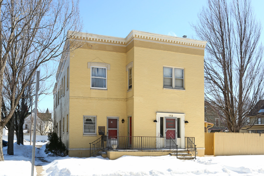 113 S Washington St in Ypsilanti, MI - Foto de edificio