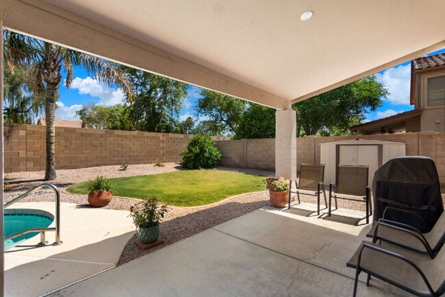 7470 W Monona Dr in Glendale, AZ - Building Photo - Building Photo