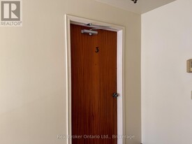 36 Graham Ave in Brantford, ON - Building Photo