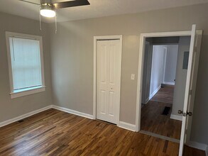 1107 Graymont Dr SW in Atlanta, GA - Foto de edificio - Building Photo