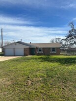 345 4th St in Hawley, TX - Building Photo