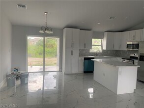 3211-3243 43rd St SW in Lehigh Acres, FL - Building Photo - Building Photo