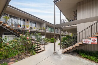 Merit Carson in Torrance, CA - Foto de edificio - Building Photo