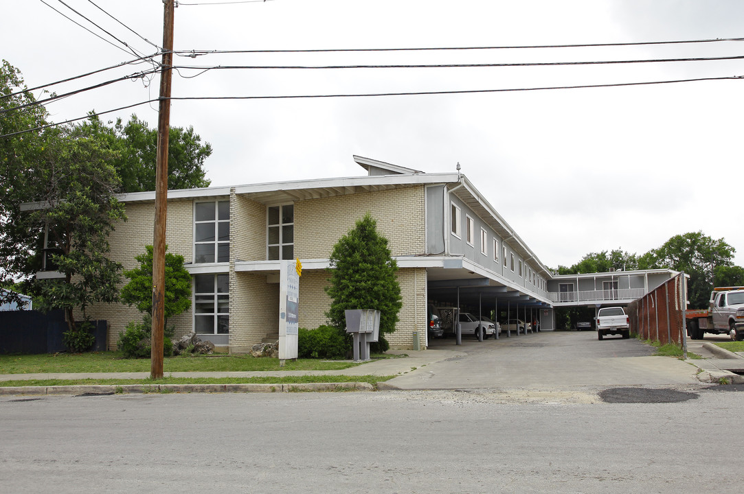 Brightway Manor Apartments in San Antonio, TX - Building Photo