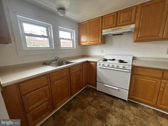 2 E Vine St in Millville, NJ - Building Photo - Building Photo