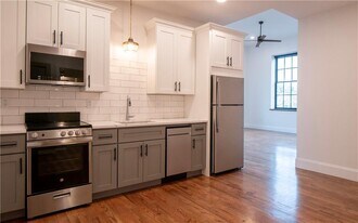 15 Cranston Ave in Newport, RI - Building Photo