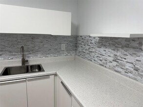 3731 N Country Club Dr in Aventura, FL - Building Photo - Building Photo