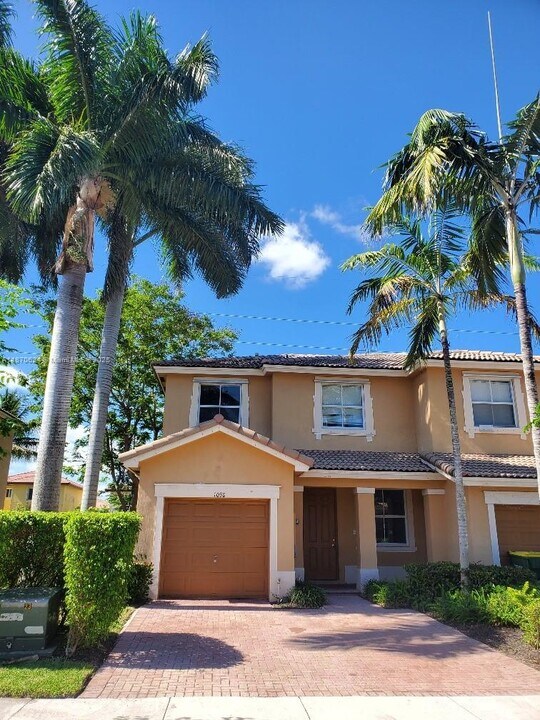 1030 NE 41st Pl in Homestead, FL - Building Photo