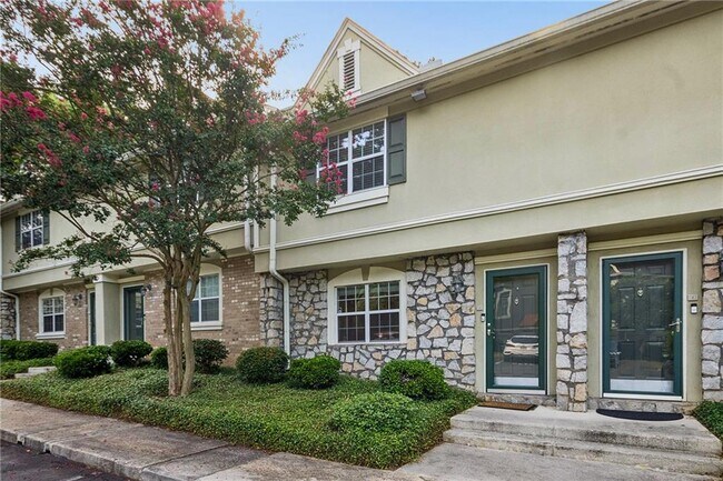 6900 Roswell Rd