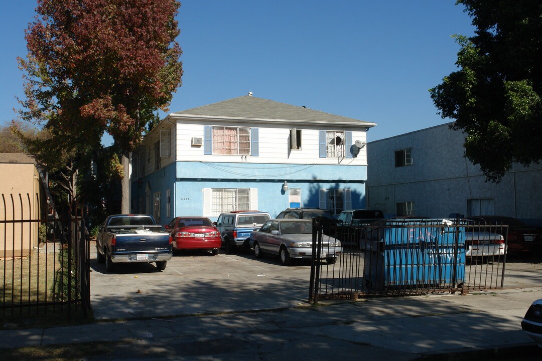 14247 Calvert St in Van Nuys, CA - Building Photo