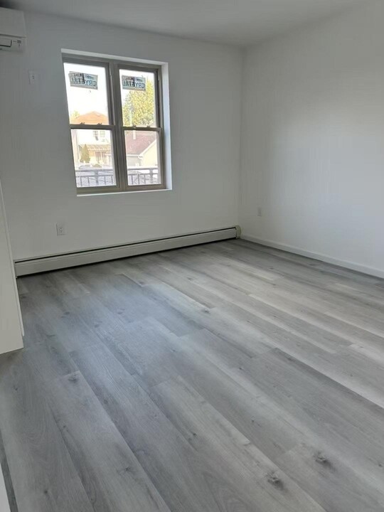 14707 46th Ave in Queens, NY - Building Photo
