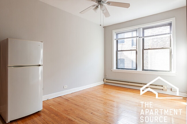 1050 W George St in Chicago, IL - Building Photo - Building Photo