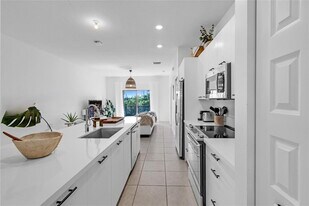 8175 NW 104th Ave in Doral, FL - Building Photo