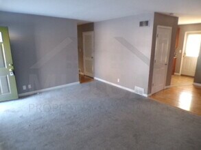 233 Essex St in Clawson, MI - Building Photo - Building Photo