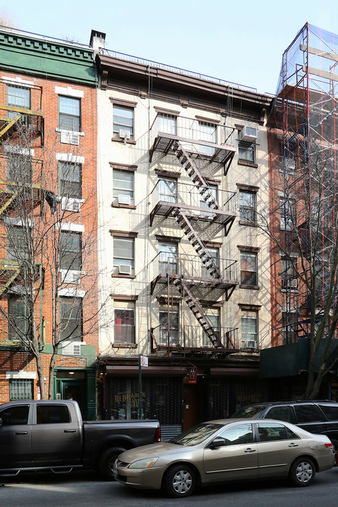 621 E 11th St in New York, NY - Building Photo