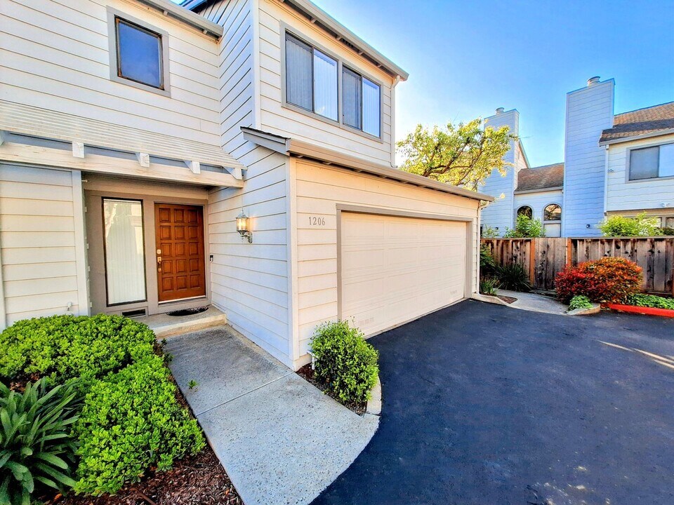 1206 Sierra Village Way in San Jose, CA - Building Photo