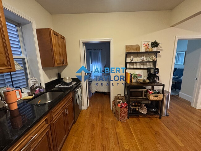58 Medford St, Unit 1 in Somerville, MA - Building Photo - Building Photo