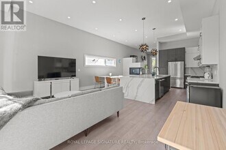 425B Valermo Dr in Toronto, ON - Building Photo - Building Photo