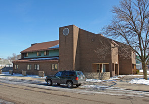 Twin Towers Plaza - The Lodge Apartments