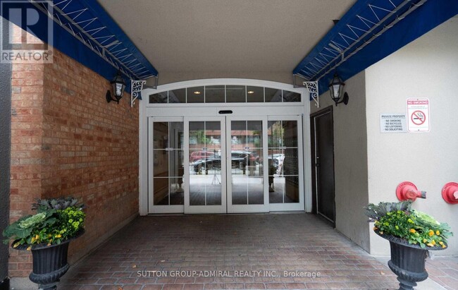 105 McCaul St in Toronto, ON - Building Photo - Building Photo