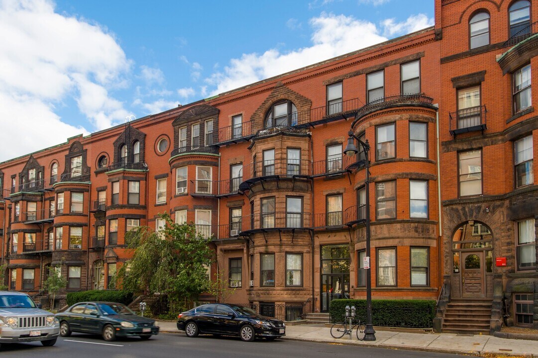 529 Beacon St, Unit 4A in Boston, MA - Building Photo