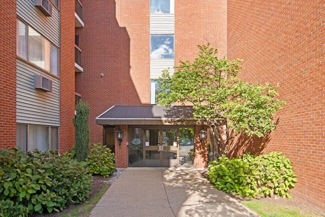 property at 4975 Washington St