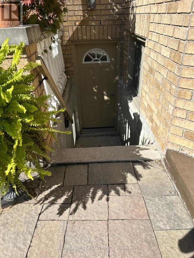 1112 Hawthorne Ct in Mississauga, ON - Building Photo - Building Photo