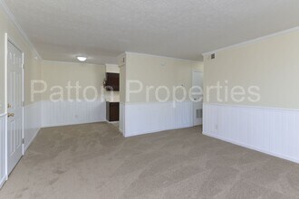 1218 Old Manor Rd in Columbia, SC - Foto de edificio - Building Photo