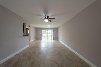 3469 NW 44th St in Lauderdale Lakes, FL - Building Photo - Building Photo