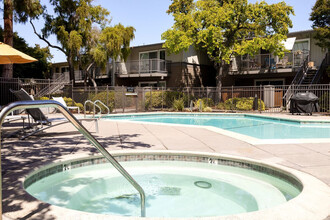 Heatherstone in Mountain View, CA - Foto de edificio - Building Photo