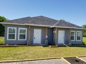 908 E 12th Ave, Unit Unit A in Corsicana, TX - Building Photo