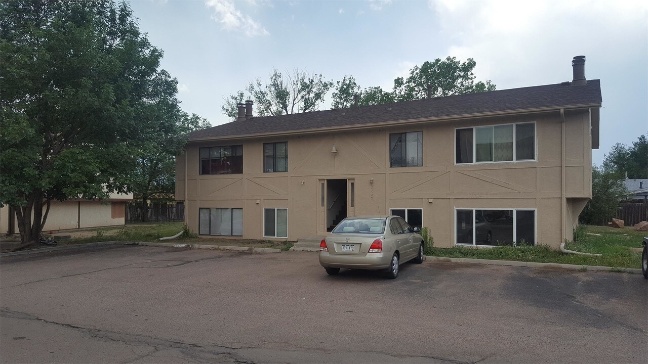 3450 Cochran Dr-Unit -A in Colorado Springs, CO - Building Photo