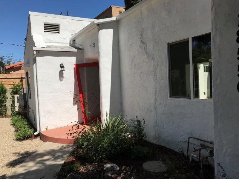 18556-18558 Hart St in Los Angeles, CA - Building Photo