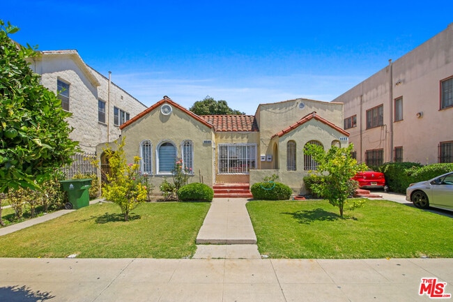 property at 2822 S Victoria Ave
